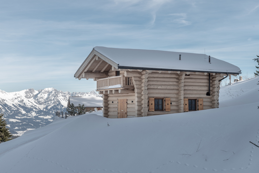 Blockhaus im Schnee Wildschönau