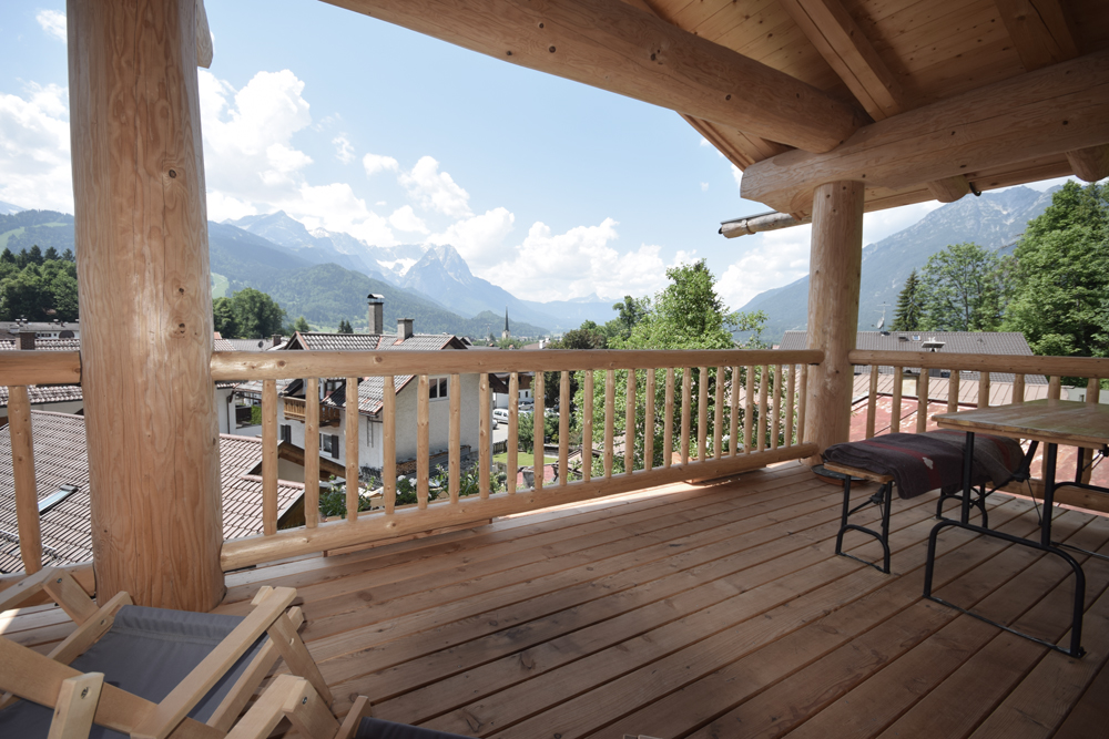 Blick von Balkon Naturstammhaus Garmisch