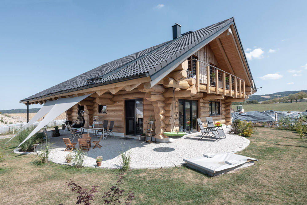 Aussenansicht mit Freiflächen Blockhaus Goldkronach