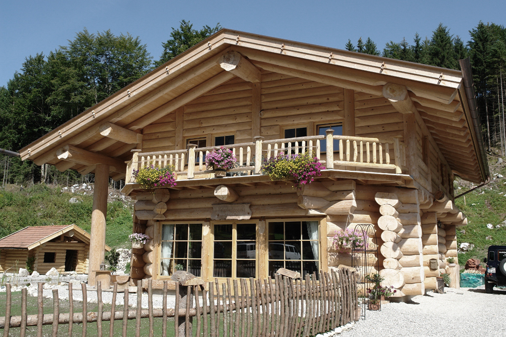 Ansicht Naturstammhaus in Grainau