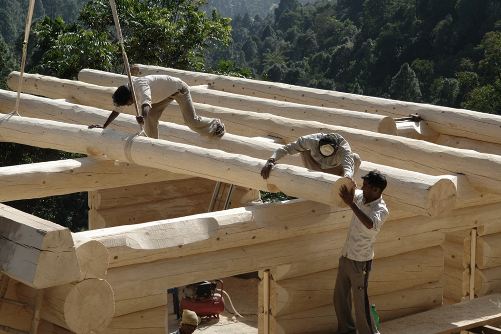 Baustelle Naturstammhaus in Indien