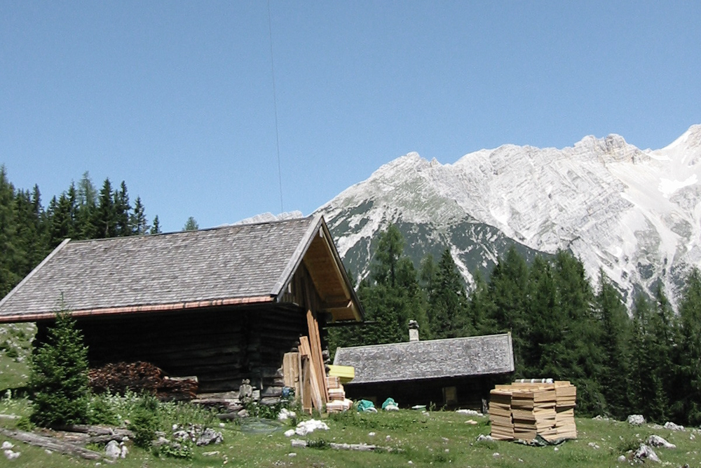 Holzhütte in Blockbauweise im Karwendel