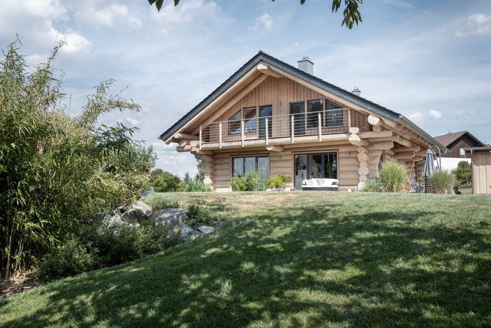 Aussenansicht mit Garten Blockhaus in Marktleuthen