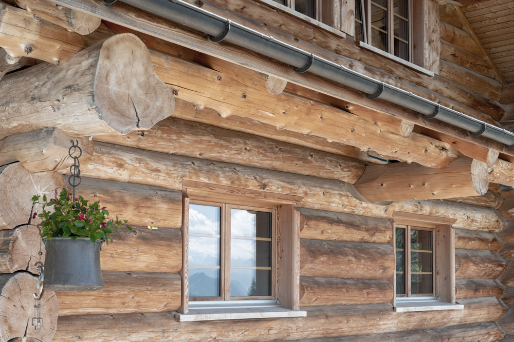 Wand- und Fensterdetail Blockhaus Rigi