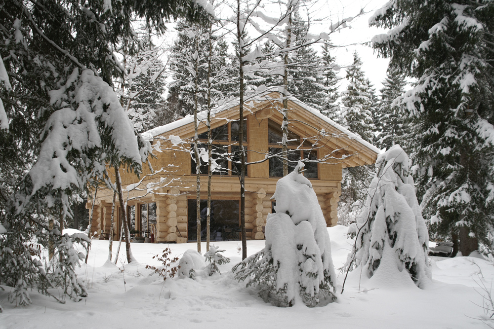 Naturstammhaus am Schliersee im Winter